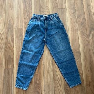 NWOT!! Abercrombie 80s Mom Jeans